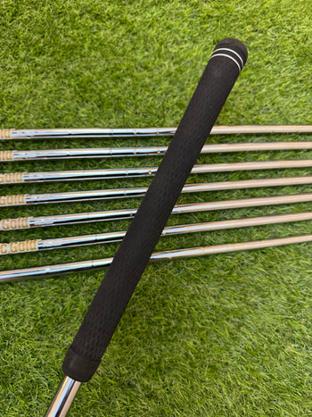 TaylorMade P790 2017 4–AW Iron Set – Dynamic Gold 105 R300 – Excellent