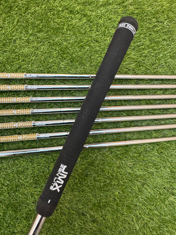 TaylorMade P790 2017 4–AW Iron Set – Dynamic Gold 105 R300 – Excellent