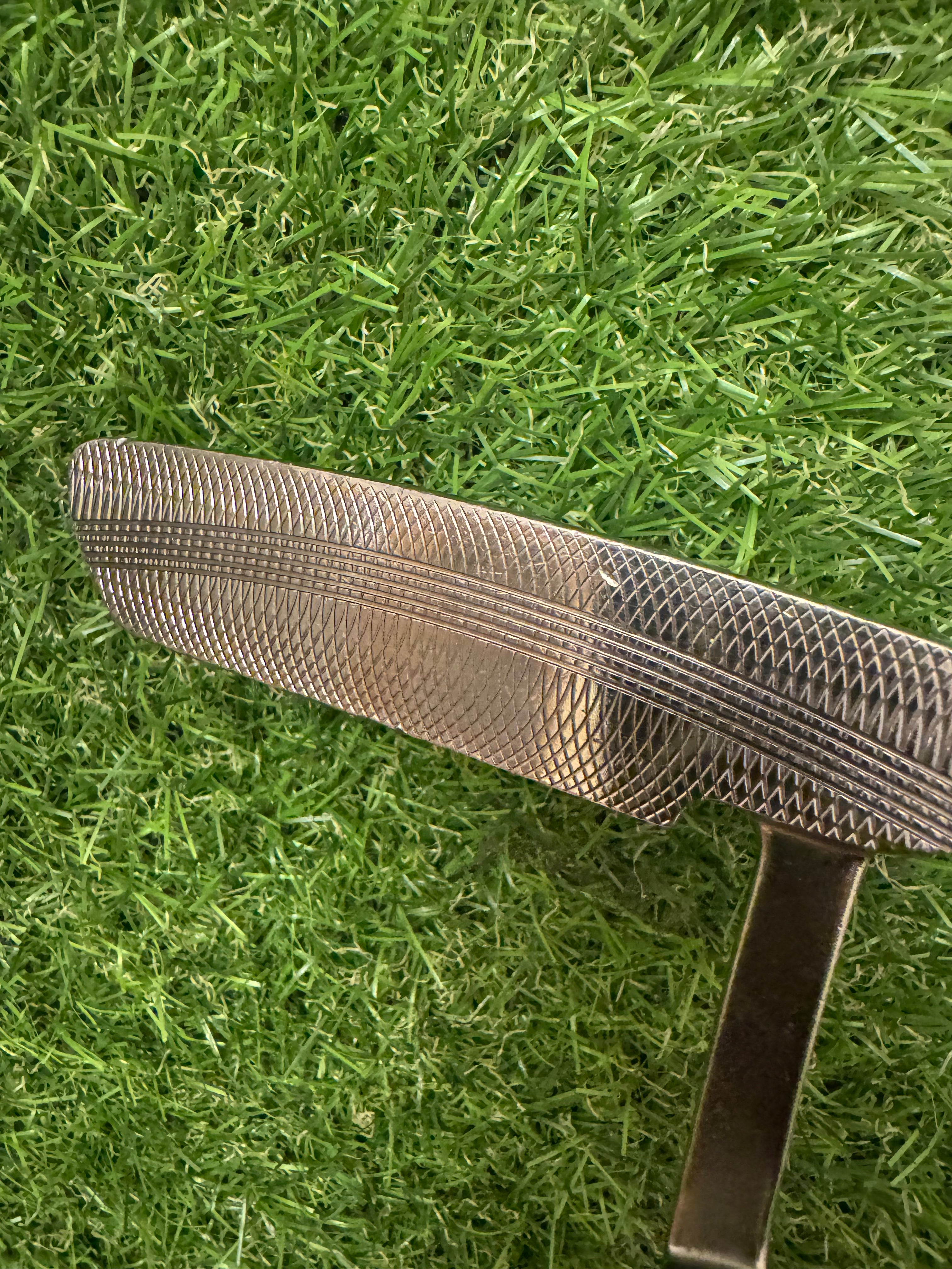 Wilson Staff 36.5” 8881 Left Hand Blade Putter with Milled Face and One‑of‑a‑Kind Blue Ventus Carbon Shaft