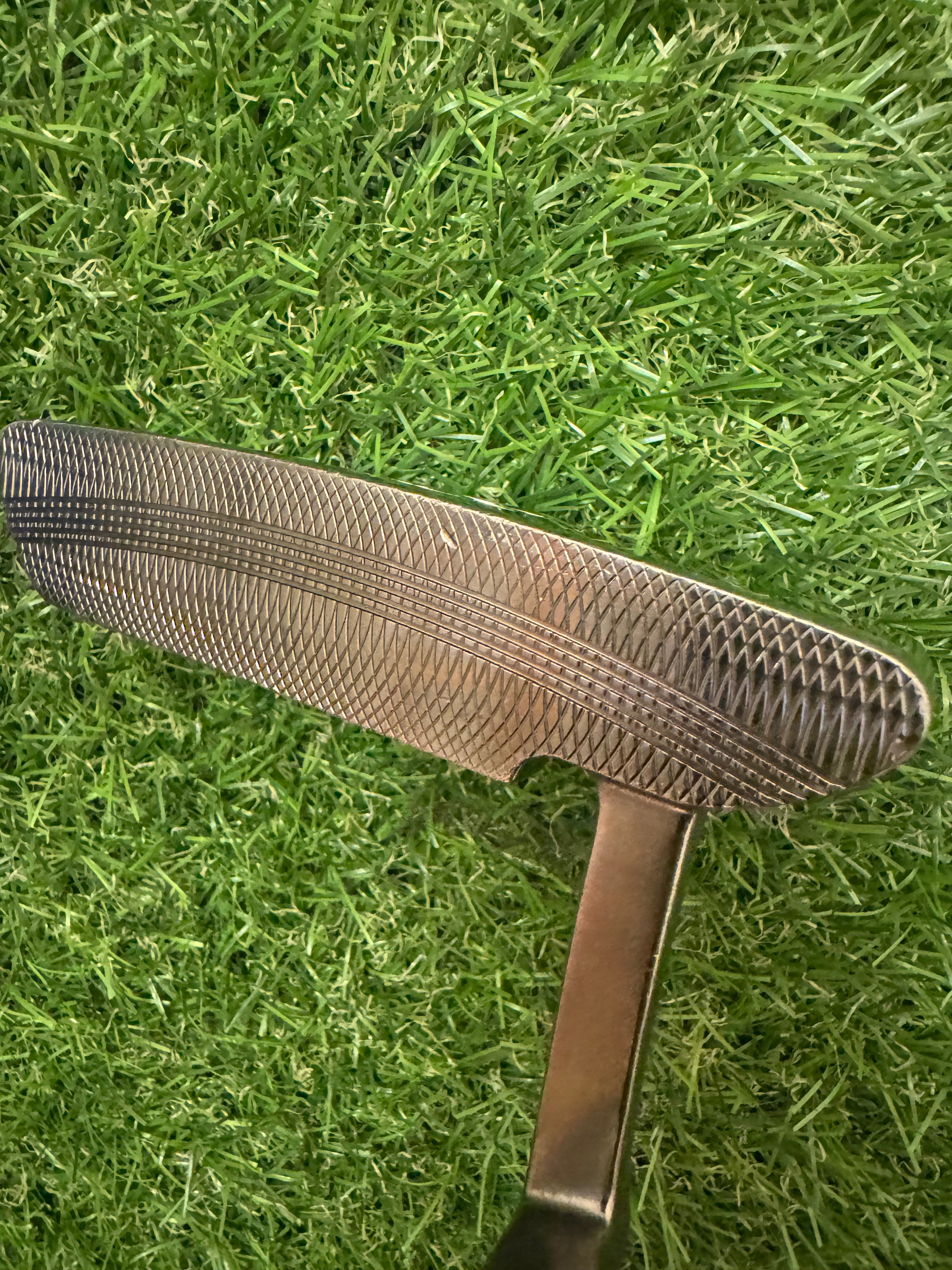 Wilson Staff 36.5” 8881 Left Hand Blade Putter with Milled Face and One‑of‑a‑Kind Blue Ventus Carbon Shaft