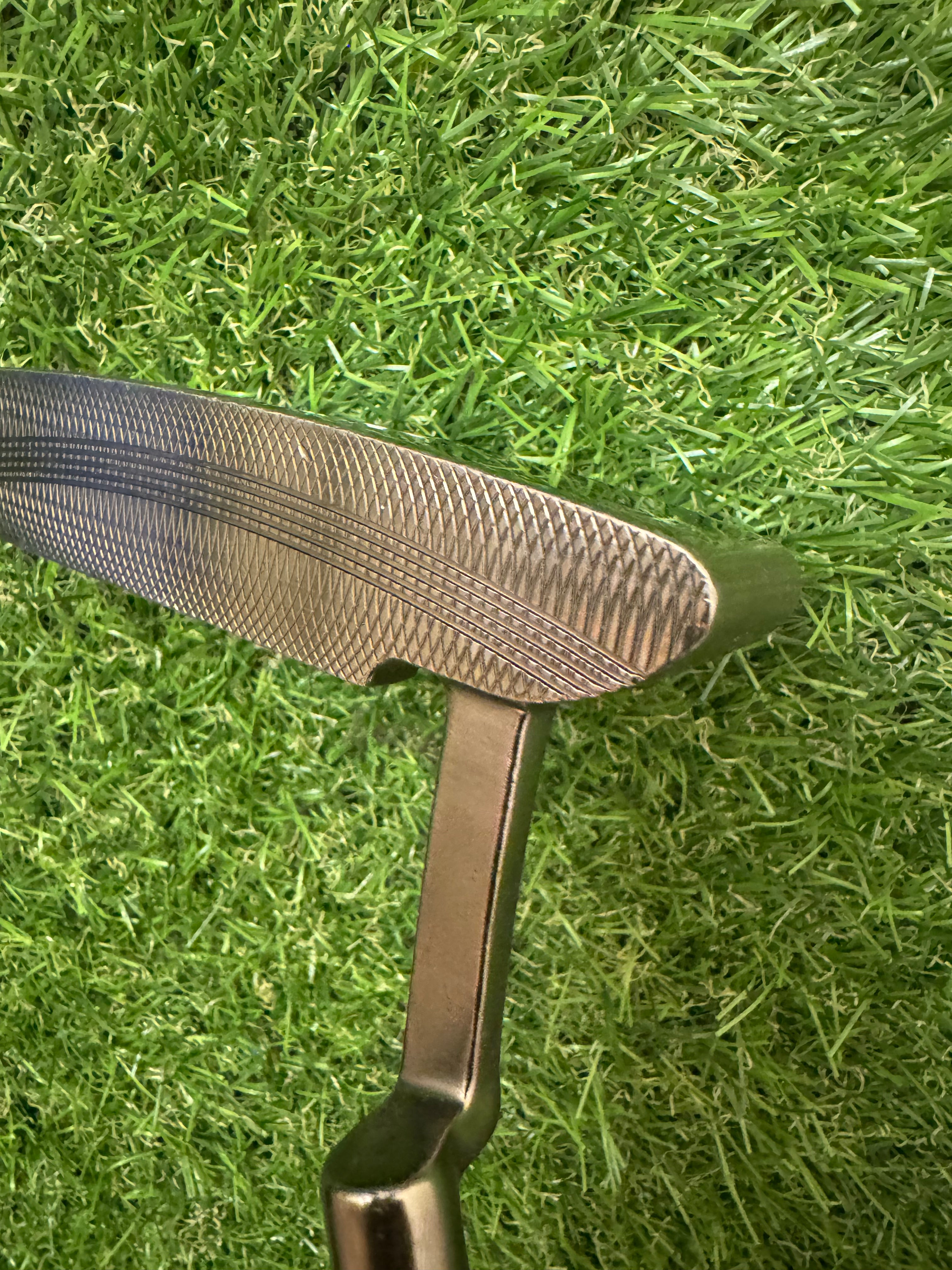 Wilson Staff 36.5” 8881 Left Hand Blade Putter with Milled Face and One‑of‑a‑Kind Blue Ventus Carbon Shaft