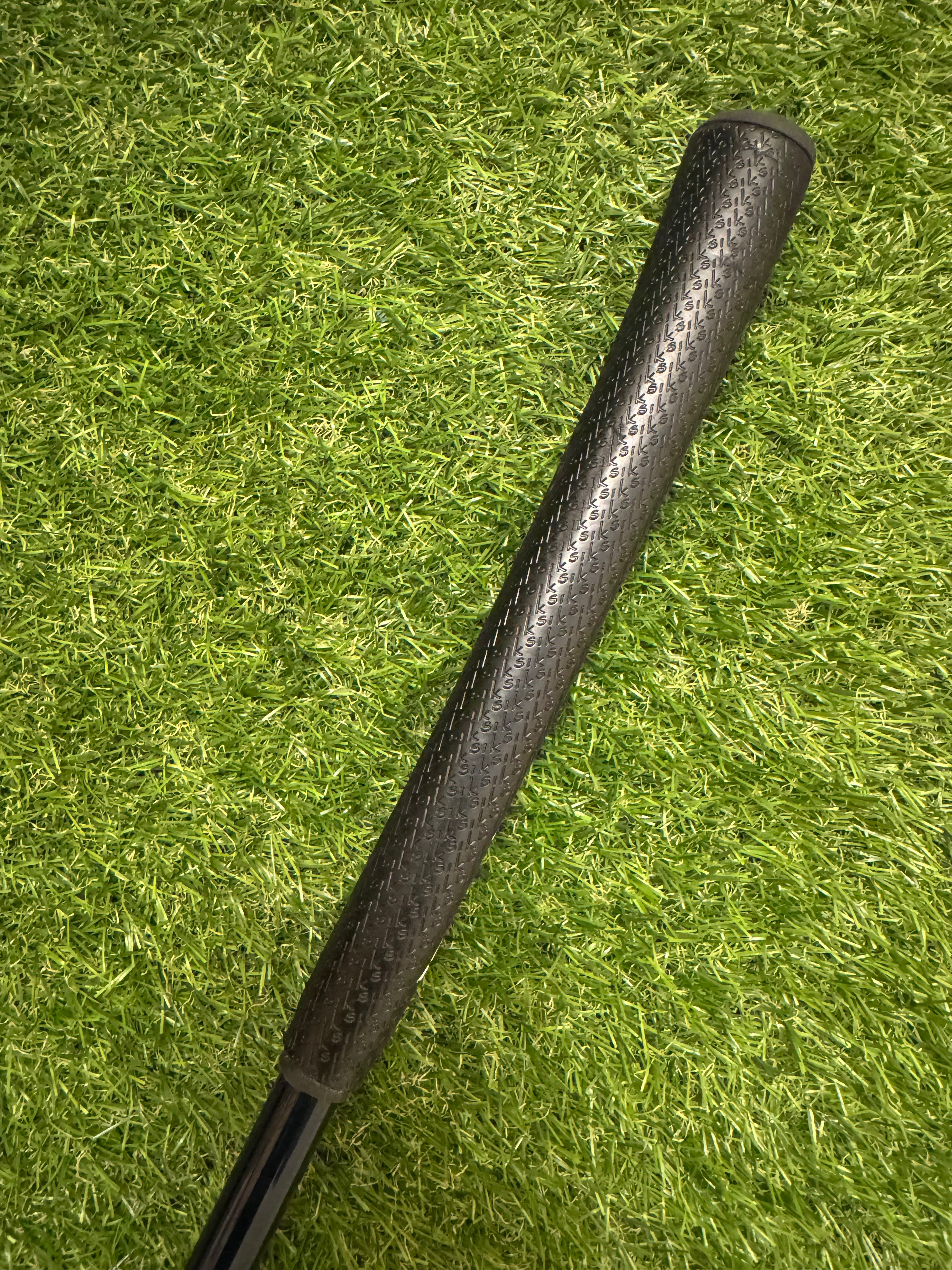 Wilson Staff 36.5” 8881 Left Hand Blade Putter with Milled Face and One‑of‑a‑Kind Blue Ventus Carbon Shaft