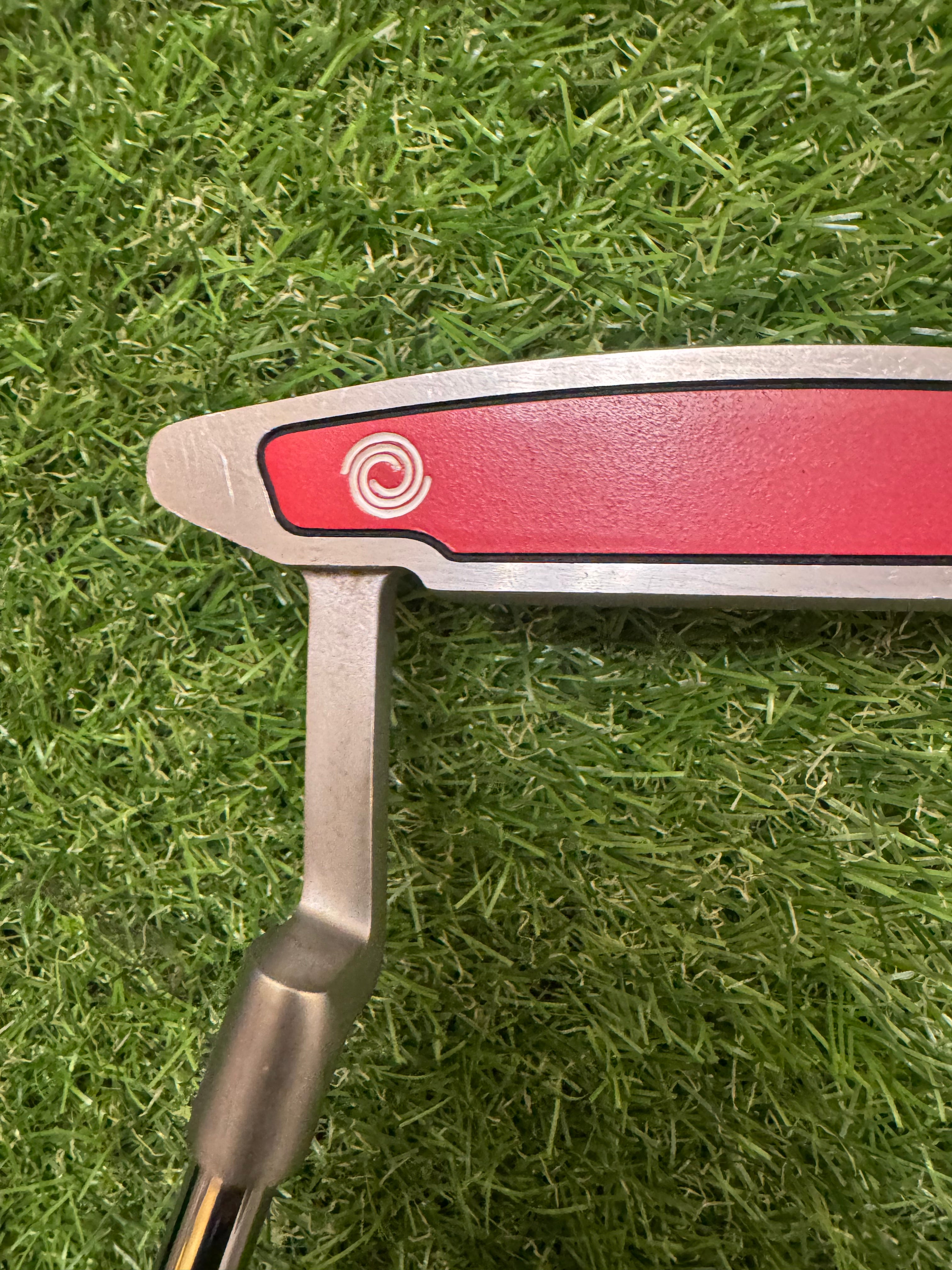 Odyssey 34” Crimson Series 660 Blade Putter with upgraded Odyssey Stroke Lab carbon shaft