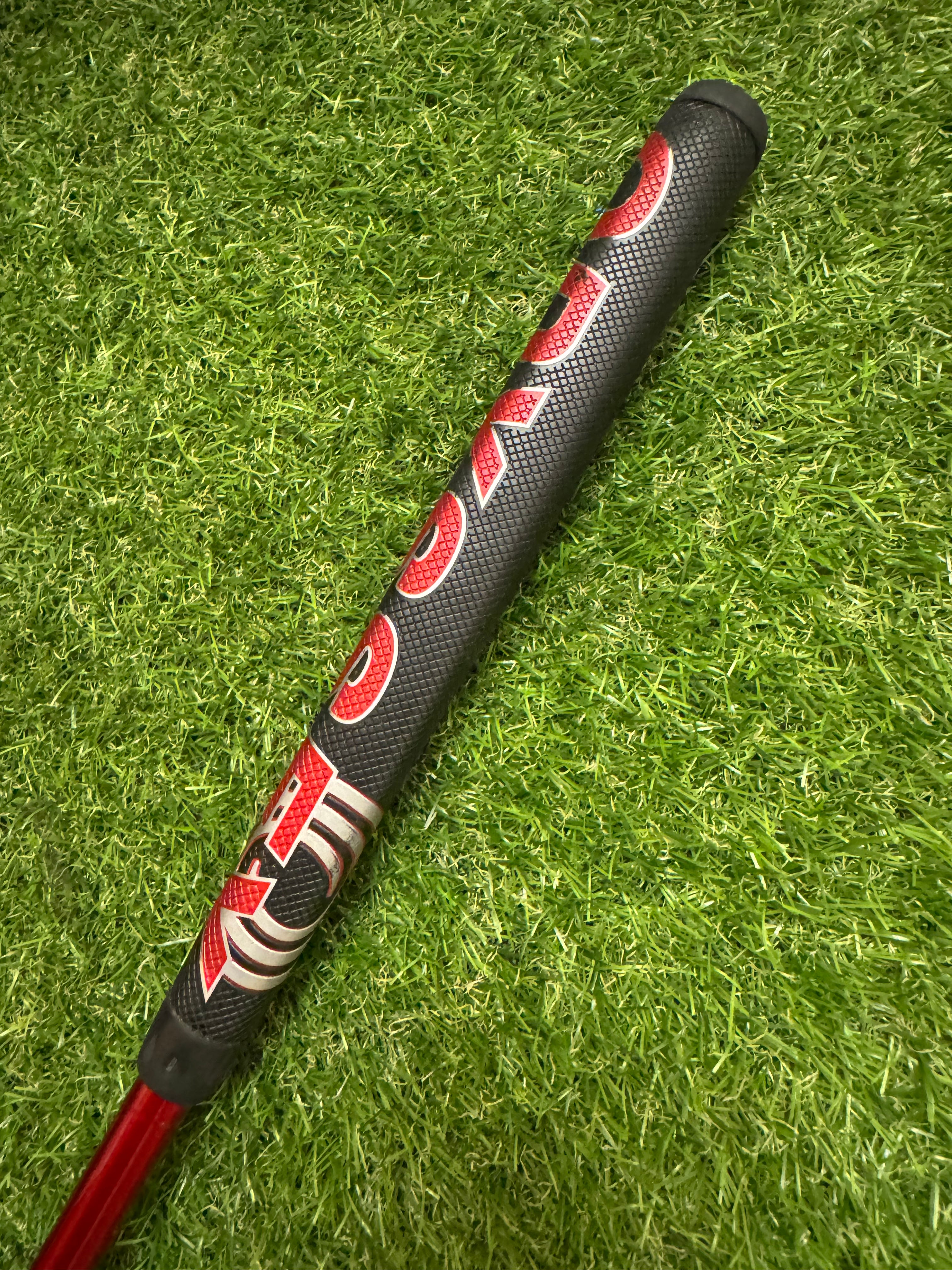 Odyssey 34” Crimson Series 660 Blade Putter with upgraded Odyssey Stroke Lab carbon shaft