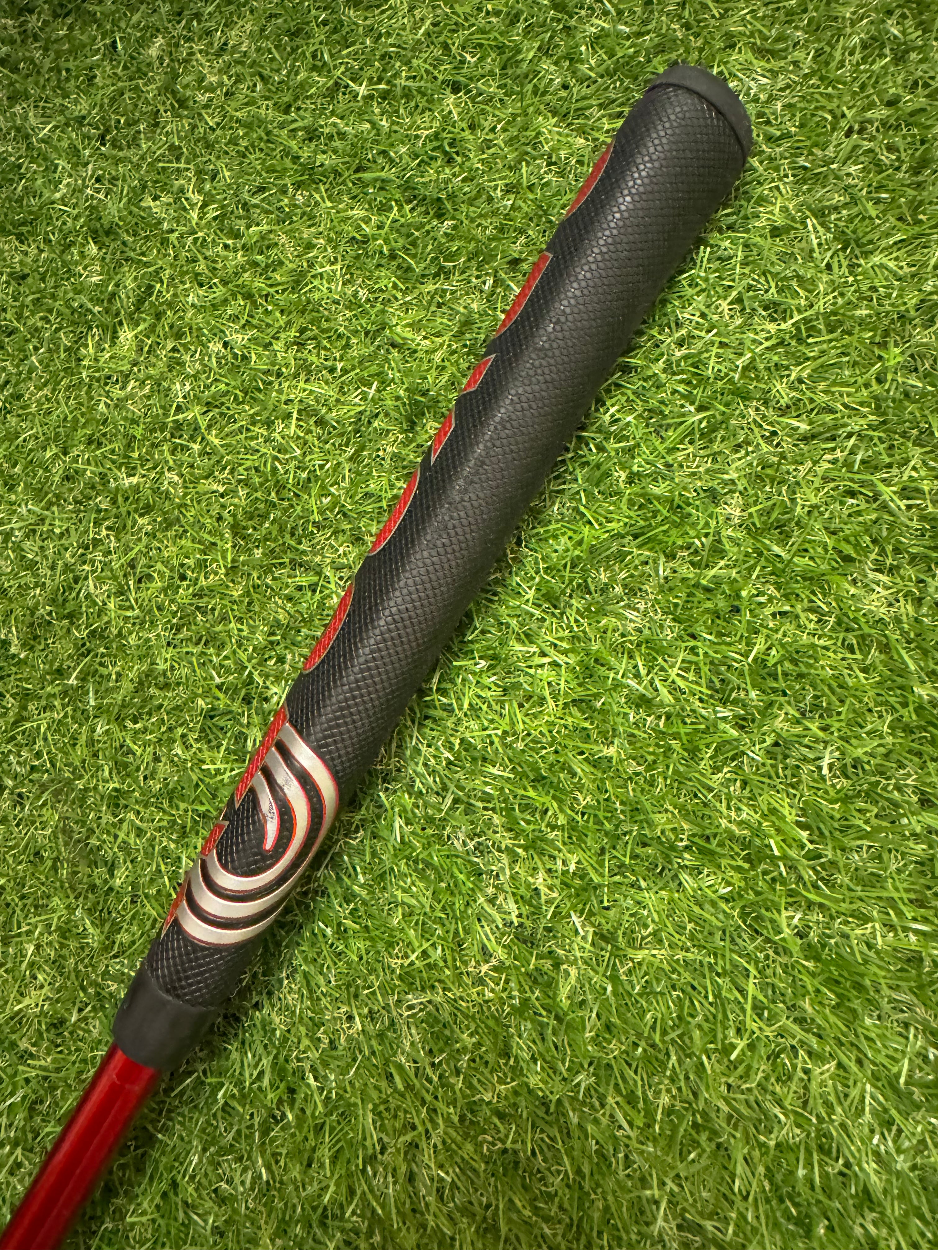 Odyssey 34” Crimson Series 660 Blade Putter with upgraded Odyssey Stroke Lab carbon shaft