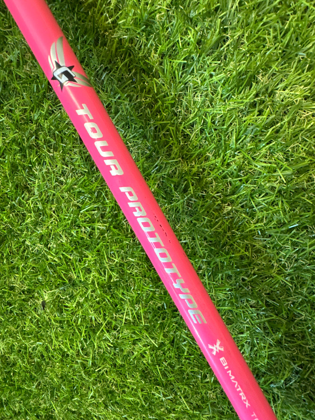 Titleist 910 D2 Driver 9.5° – Grafalloy Tour Prototype Pink X-Stiff Shaft