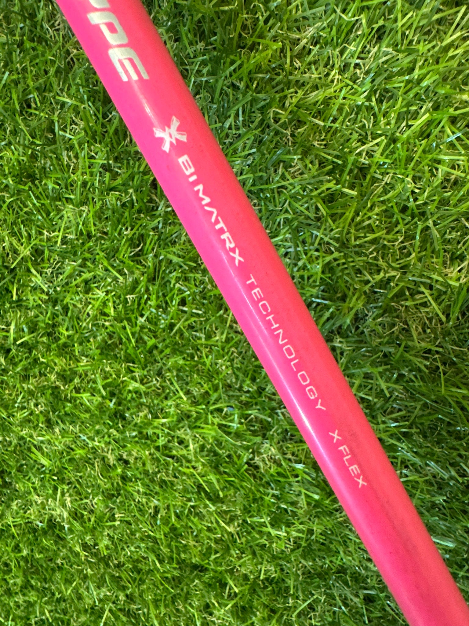 Titleist 910 D2 Driver 9.5° – Grafalloy Tour Prototype Pink X-Stiff Shaft
