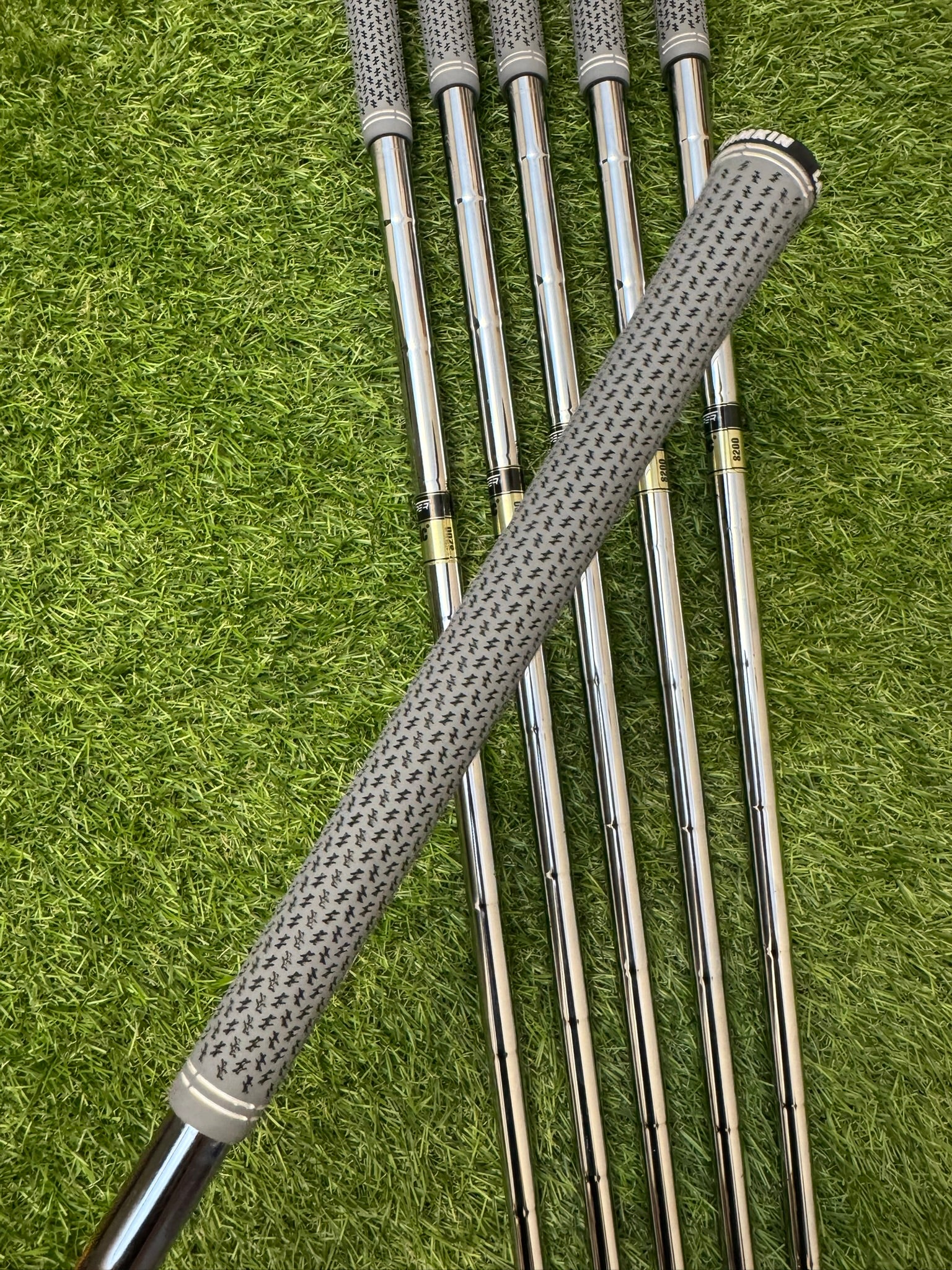 TaylorMade R9 Forged 5-PW – Dynamic Gold S200 Stiff Iron Set