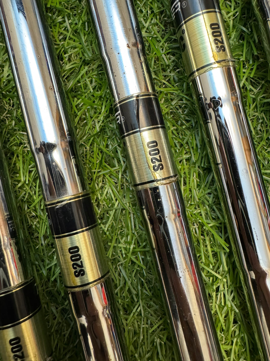 TaylorMade R9 Max 5-PW – Dynamic Gold S200 Stiff Iron Set