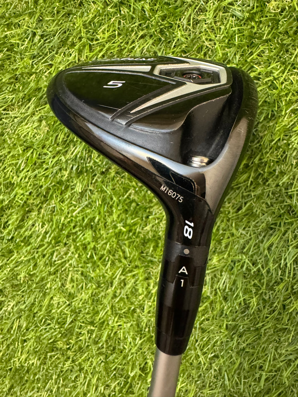 Titleist 915F 5W 18° – Mitsubishi Speedmesh40 Regular Shaft