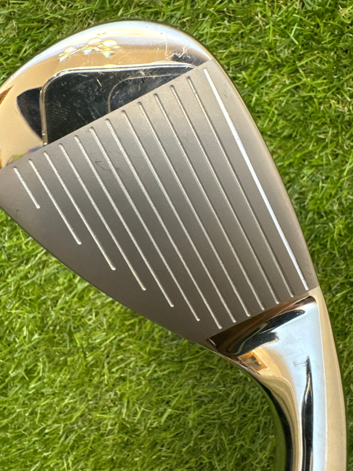 Wilson D7 Gap Wedge 54° – UST Mamiya Recoil 460 Regular Shaft